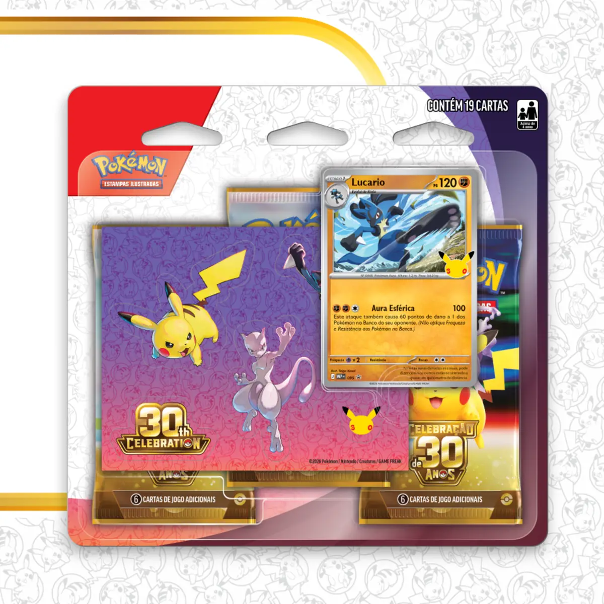 Blister lacrado da coleção com adesivo de Mewtwo e carta promocional de Lucario, da Celebração de 30 Anos de Pokémon Estampas Ilustradas, em português